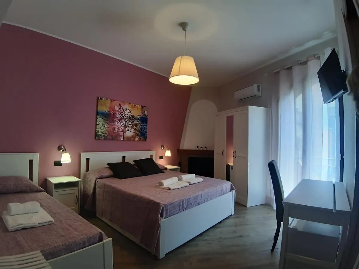 Guest house Camera Tripla Giardini Naxos Sarahouse