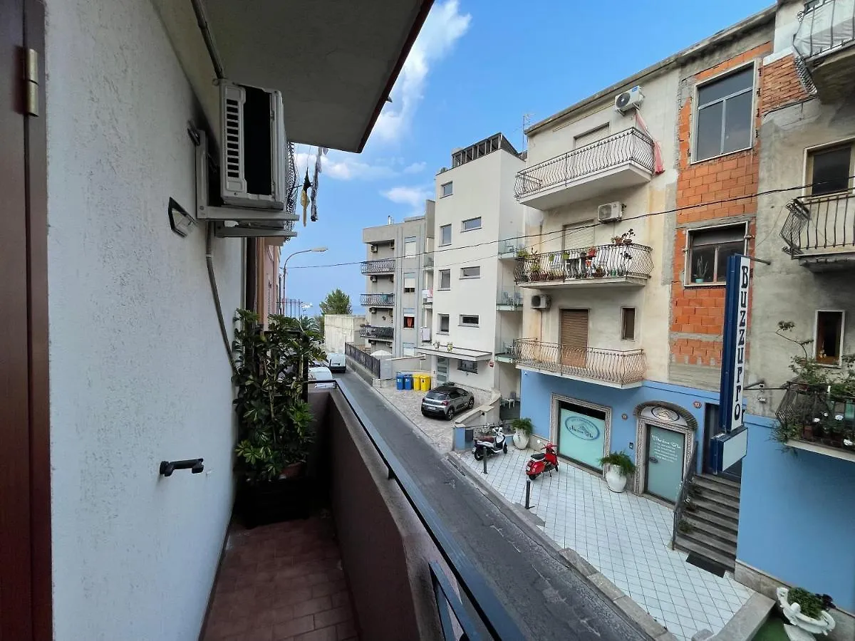 Camera Tripla Giardini Naxos Sarahouse