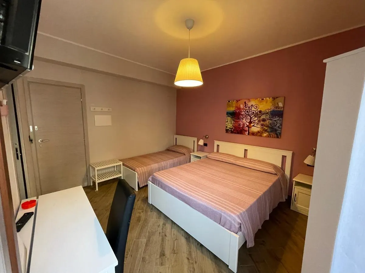 Camera Tripla Giardini Naxos Sarahouse Guest house